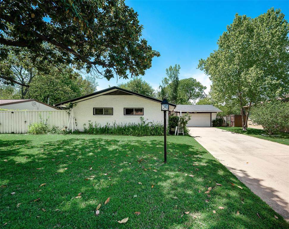 725 Ridgecrest Drive - Photo 1