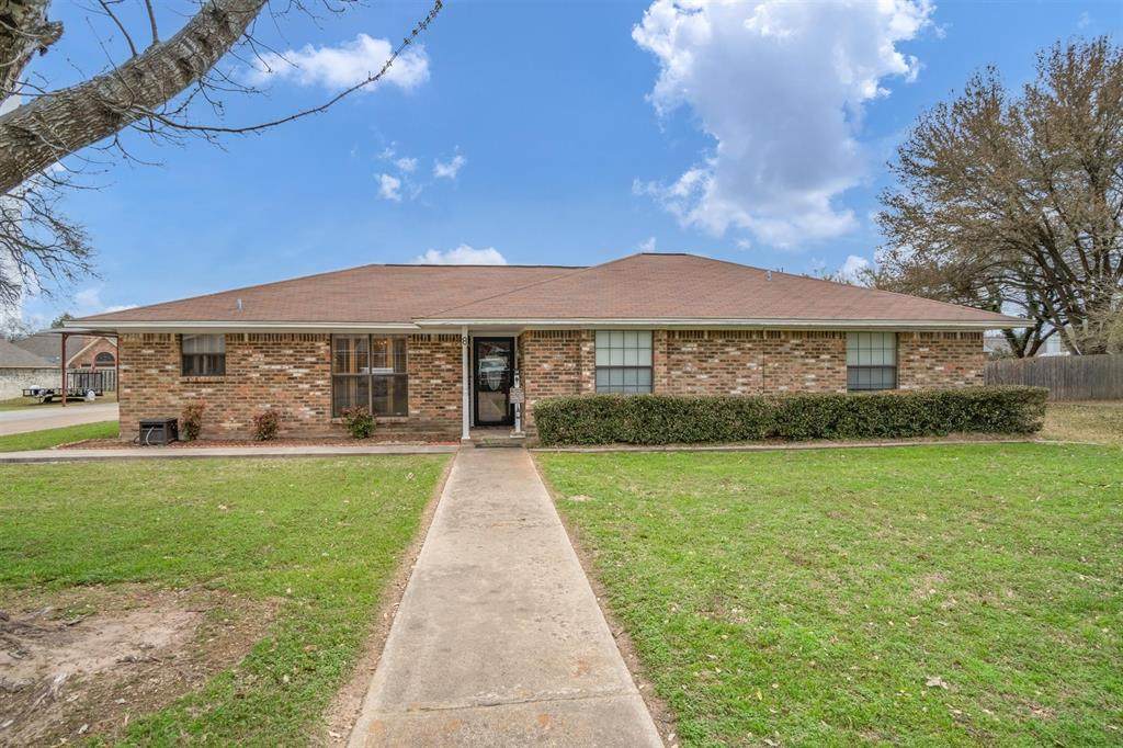 8 Circle Drive - Photo 1