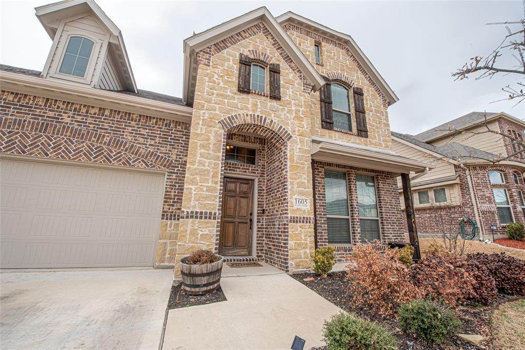 1605 Sandle Wood Drive - Photo 1