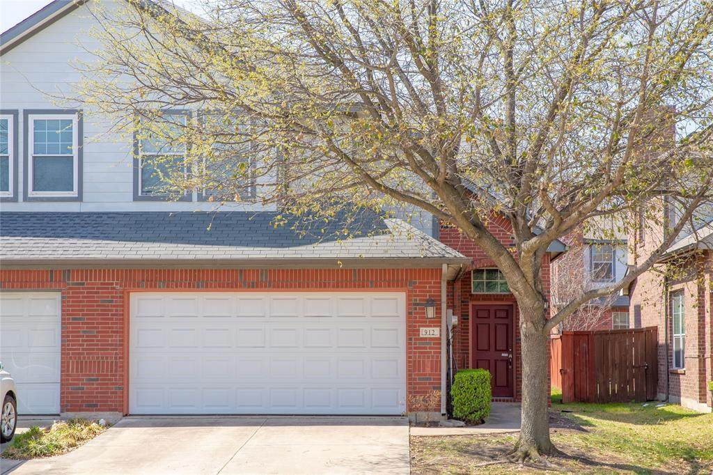 912 Plaza Lane - Photo 1
