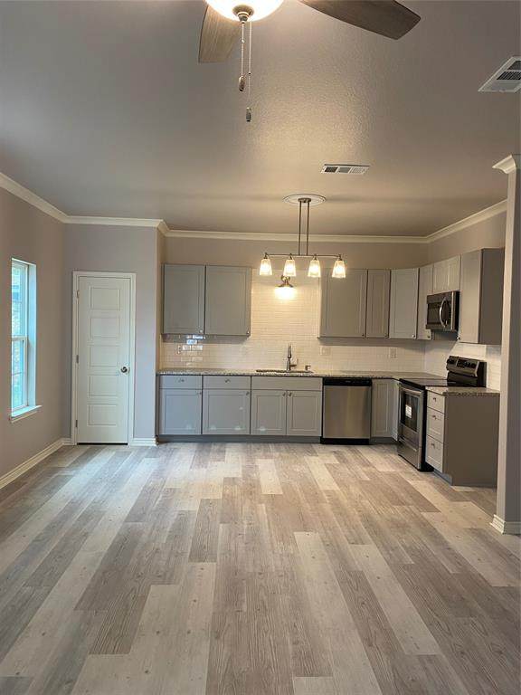 612 7th Street - Photo 1