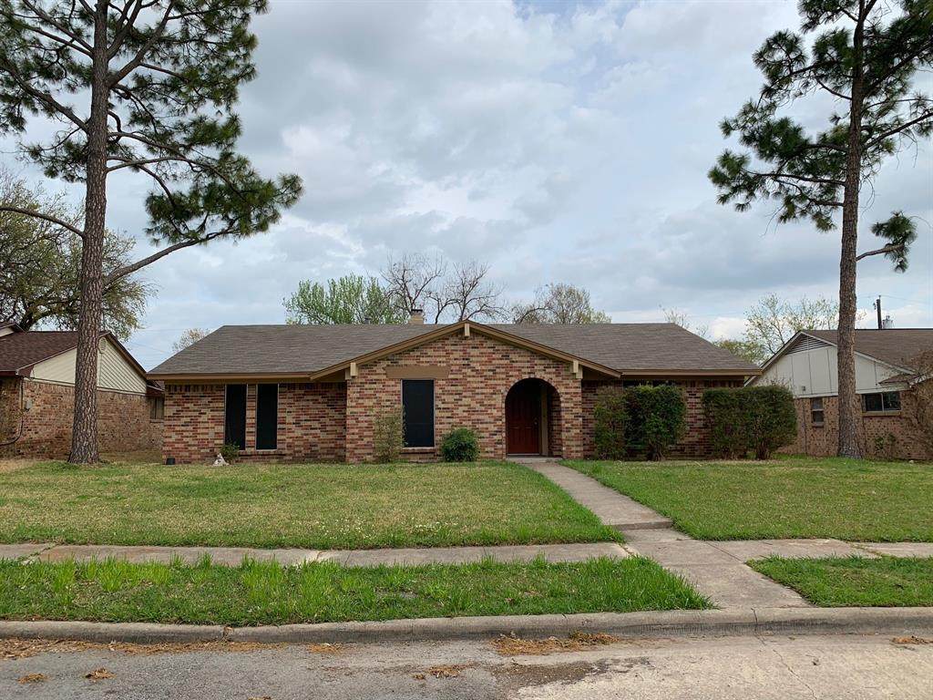 2320 Lovell Drive - Photo 1