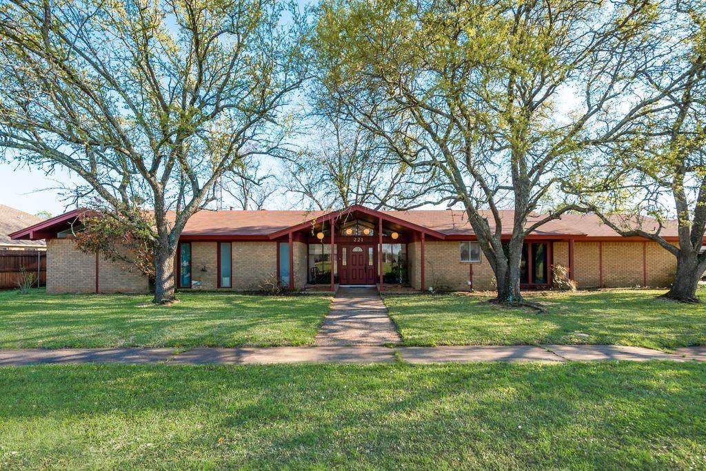 221 Laurel Lane - Photo 1