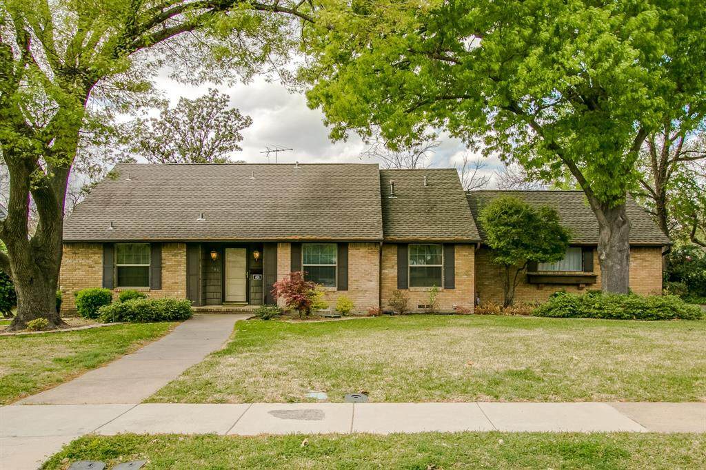 401 Thompson Drive - Photo 1