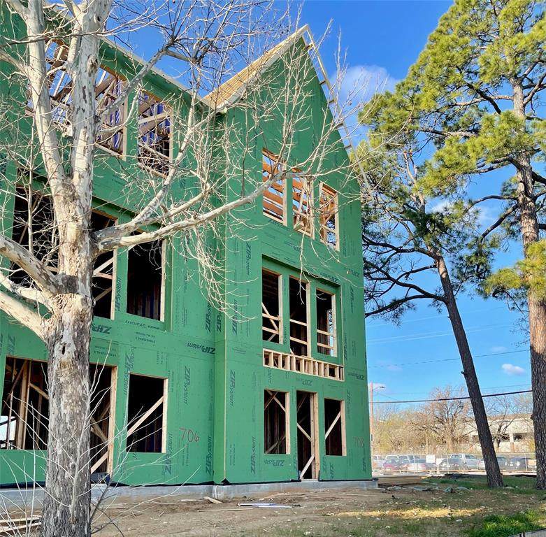 127 Garden Court - Photo 1