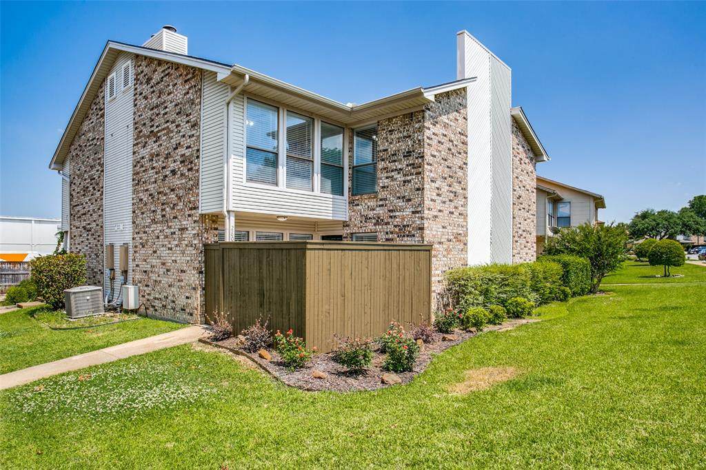 2813 Meadow Park Drive - Photo 1