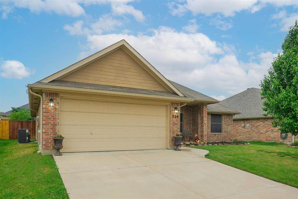 729 Evergreen Court - Photo 1