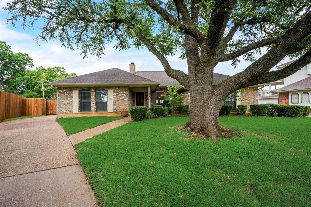 5609 Paddockview Drive - Photo 1