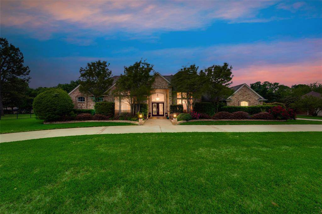 1104 Manor Way - Photo 1