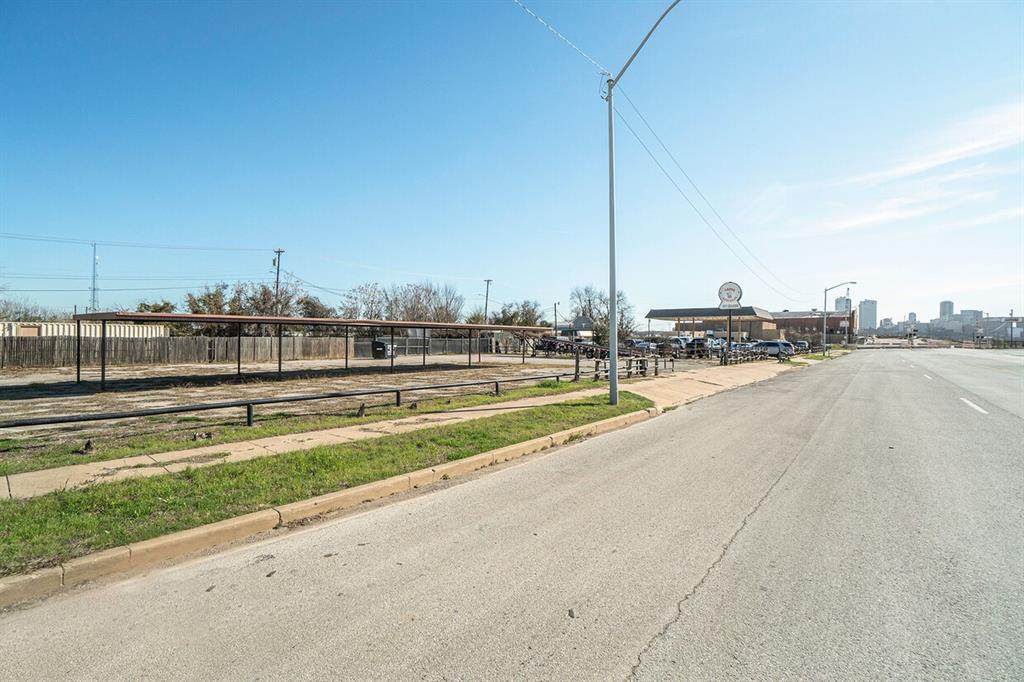 1106 Main Street - Photo 1