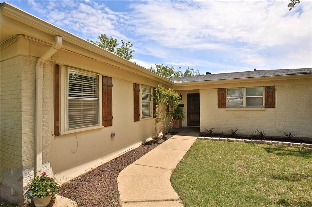 2425 Ivanhoe Lane - Photo 1
