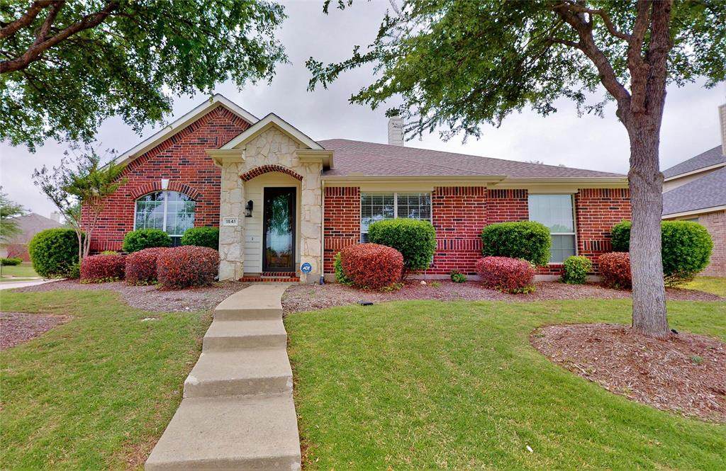 1541 Sandlewood Drive - Photo 1