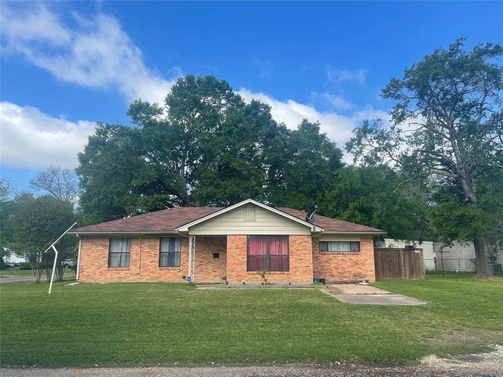 706 10th Avenue - Photo 1