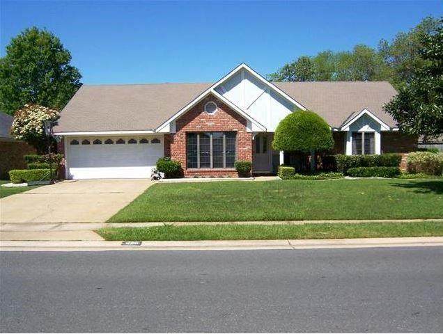 423 Summit - Photo 1