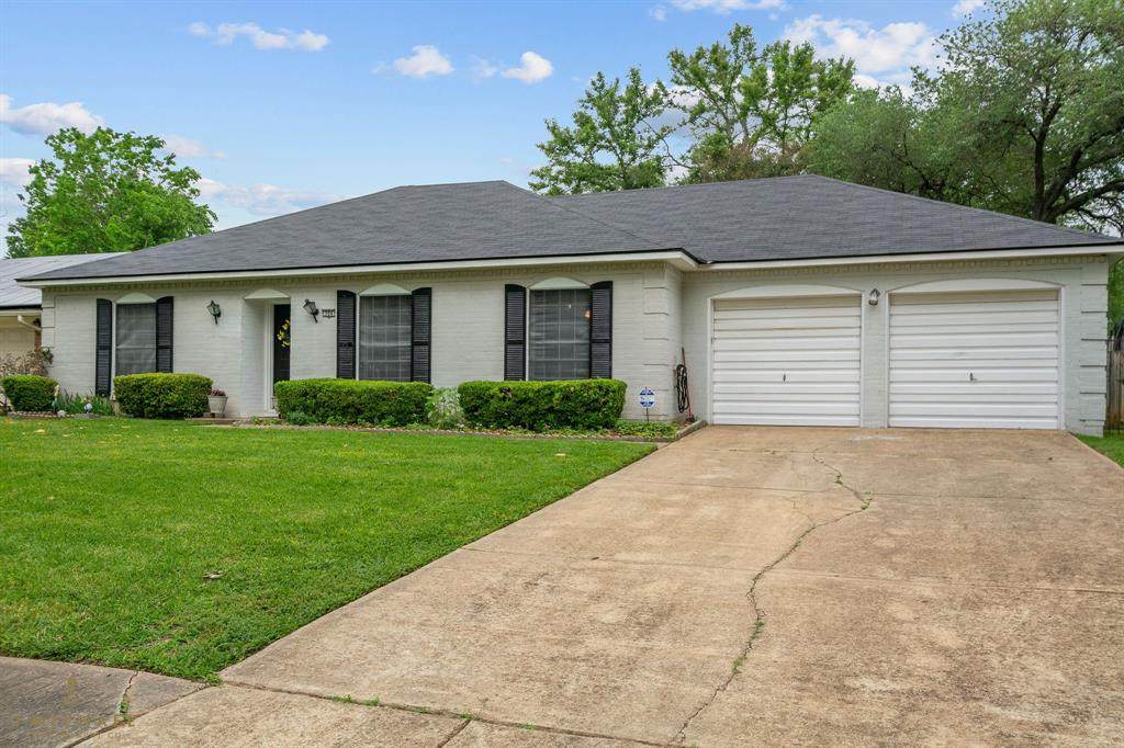 304 Wickford Circle - Photo 1