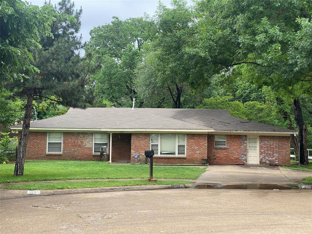1702 Henderson Court - Photo 1