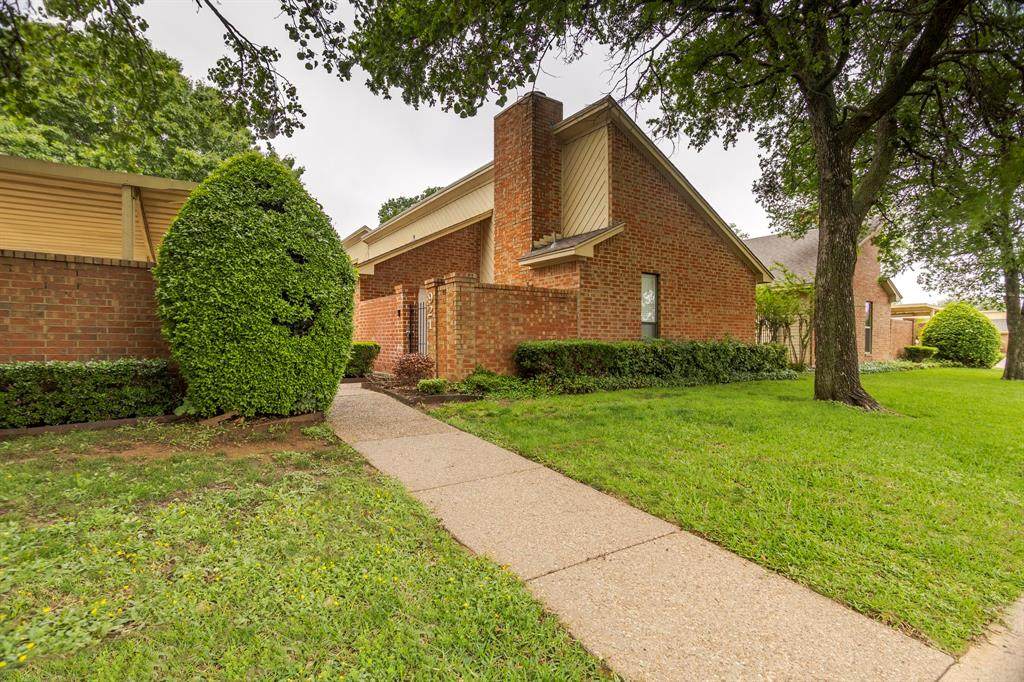 921 Cedarland Boulevard - Photo 1