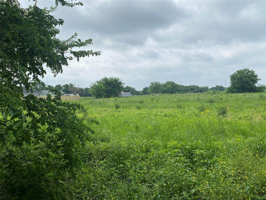 401 Robinson - Photo 1