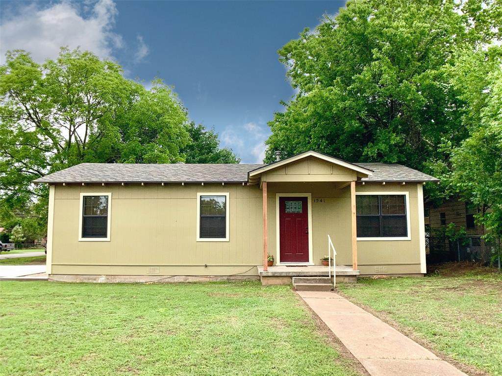 1541 Groesbeck Street - Photo 1