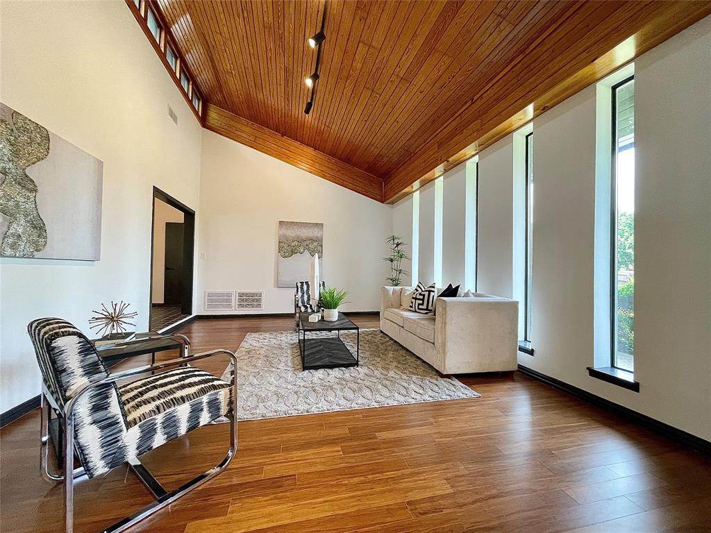 707 River Oaks Drive - Photo 1