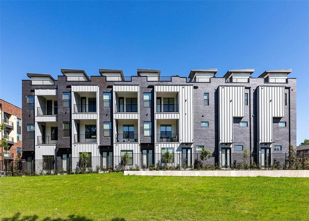 1813 Park Avenue - Photo 1