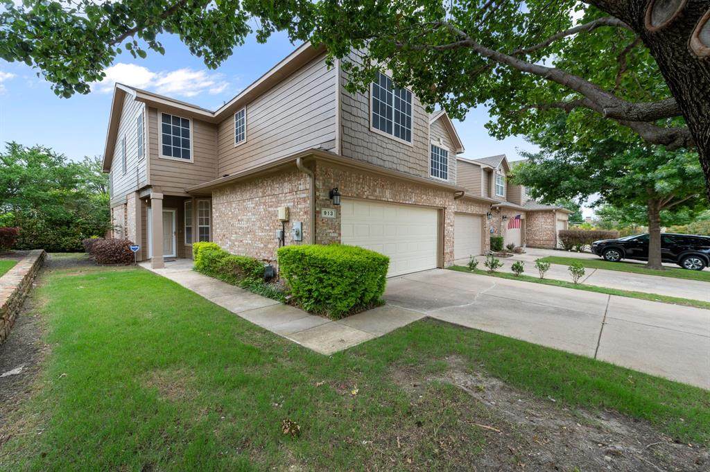 913 Englewood Lane - Photo 1