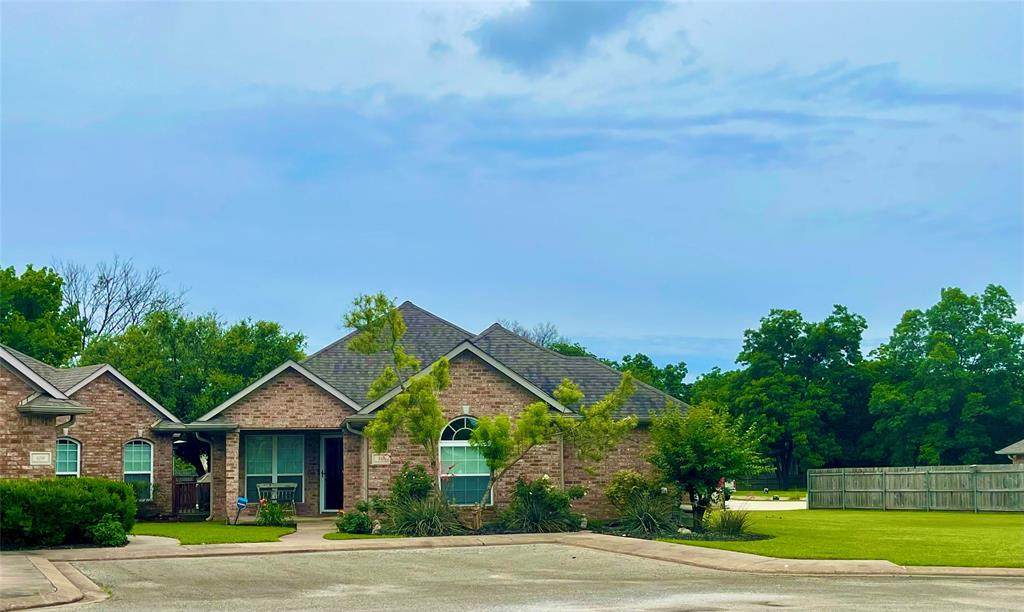 110 Friendswood Circle - Photo 1