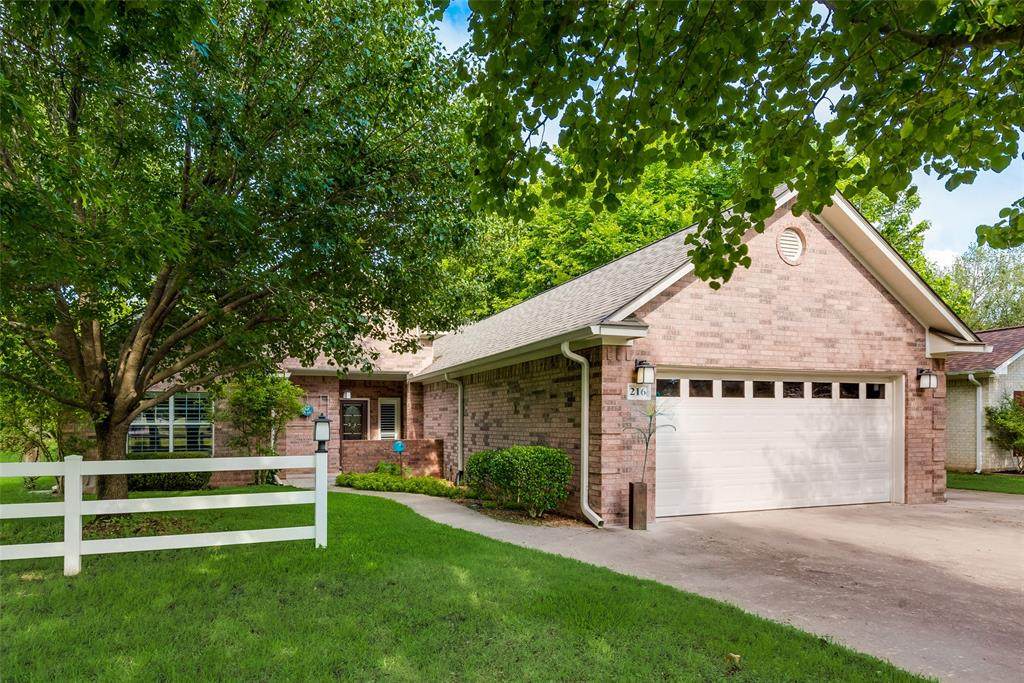 216 Cayuga Trail - Photo 1