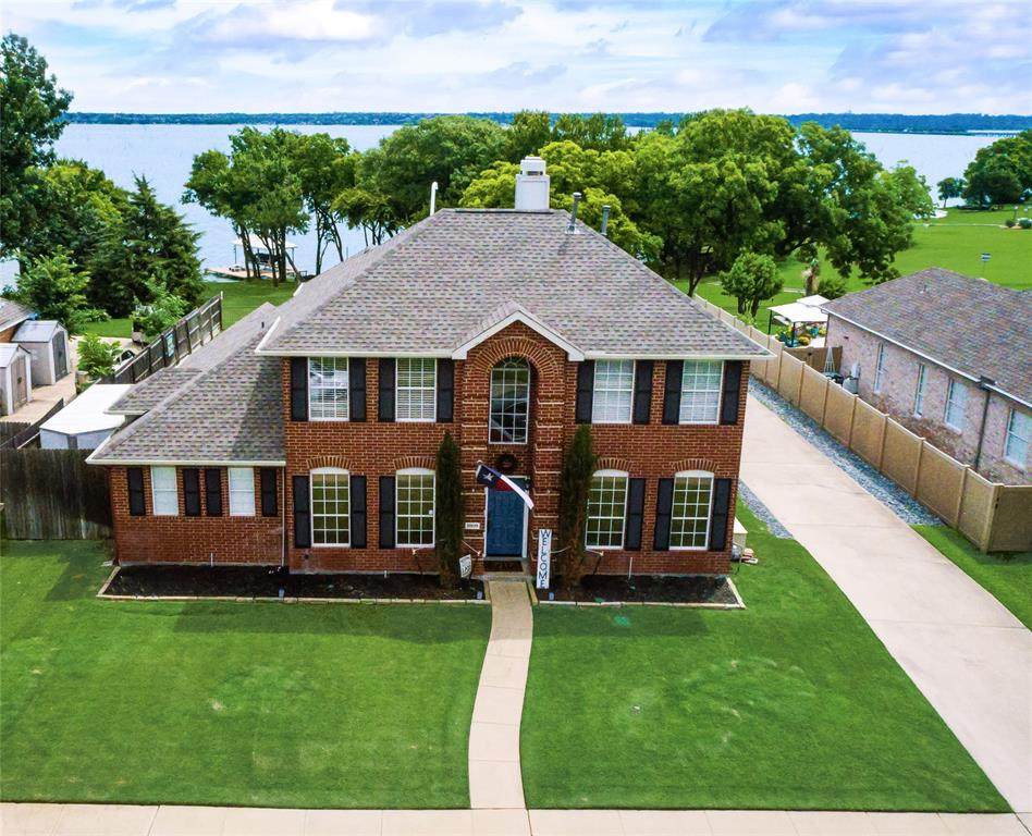 8909 Creekside Drive - Photo 1