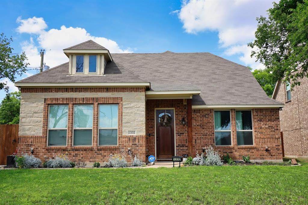 1332 California Parkway - Photo 1