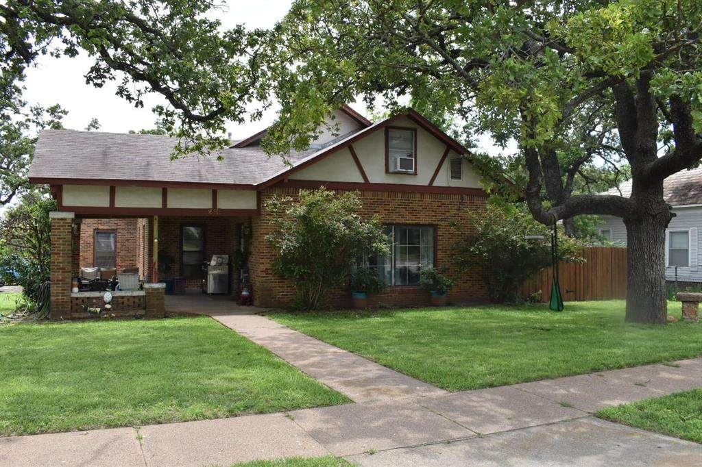 600 Pecan Street - Photo 1