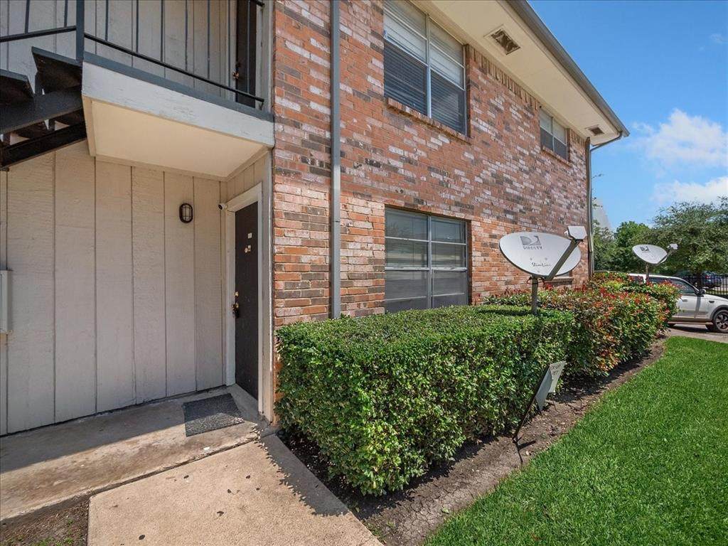 8095 Meadow Road - Photo 1