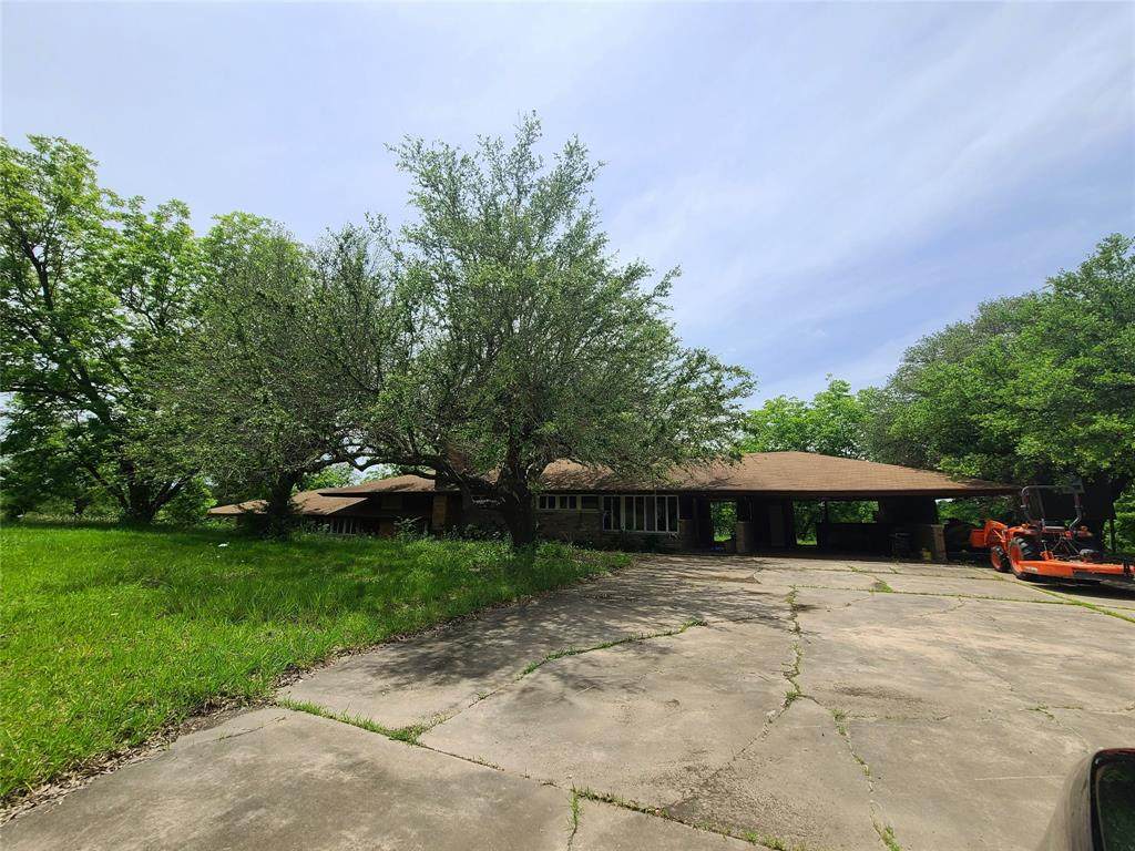 701 7th Street - Photo 1