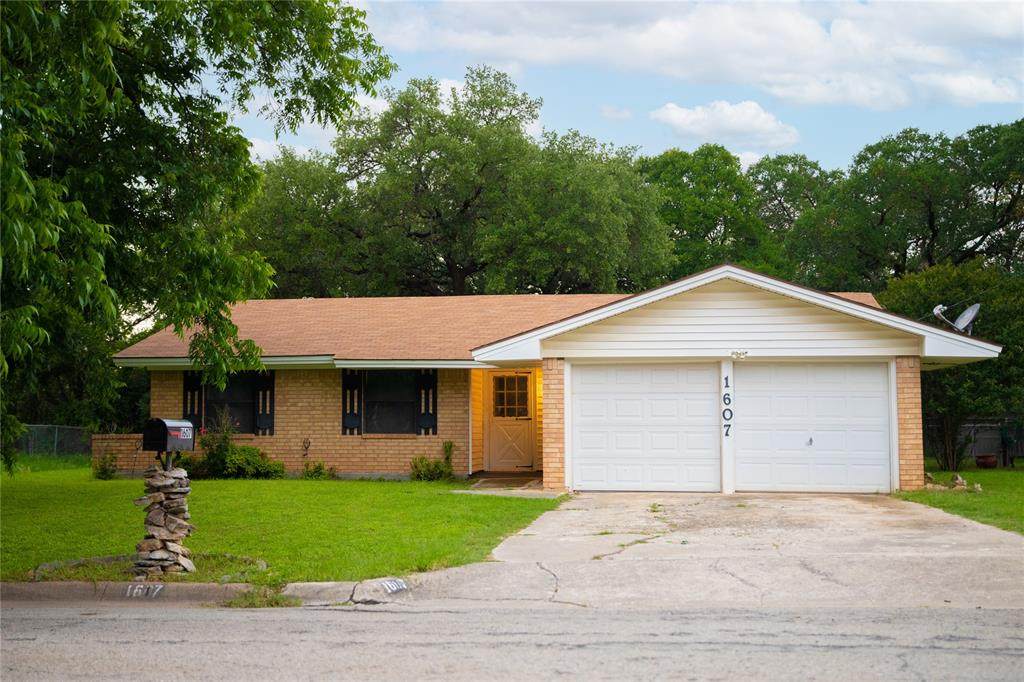 1607 Oakland Terrace - Photo 1