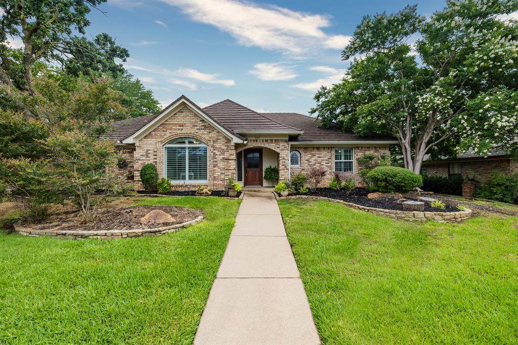 209 Norfolk Drive - Photo 1