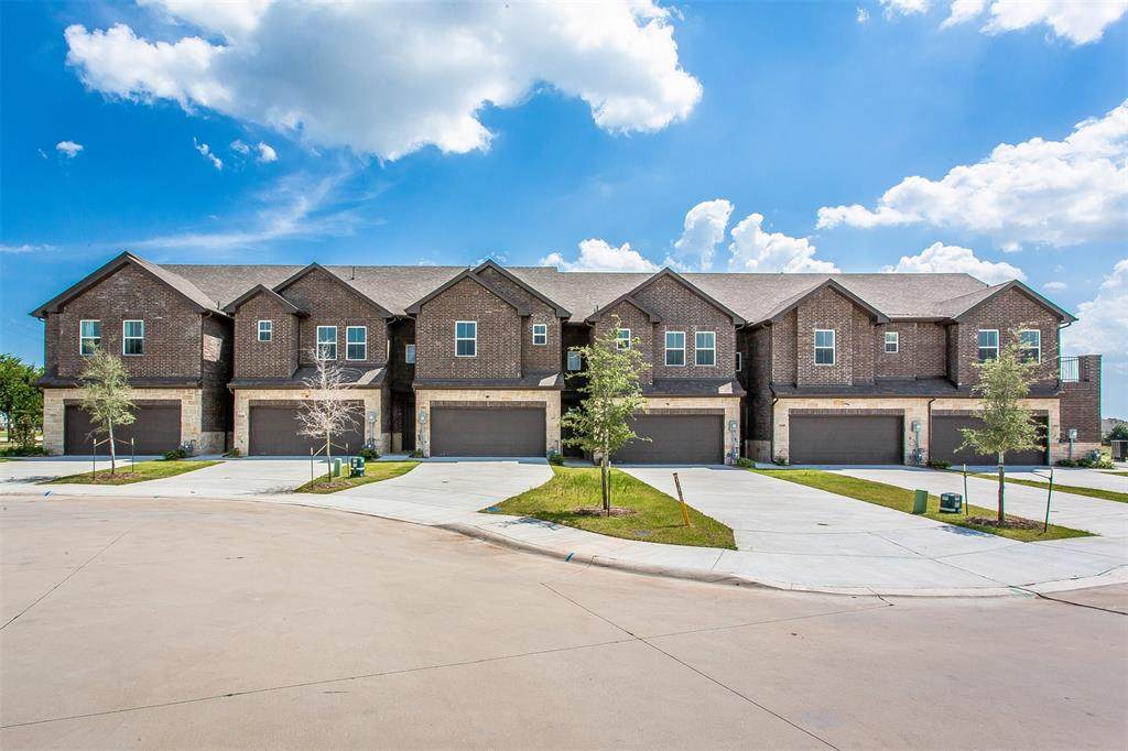 4925 Oak Creek Drive - Photo 1