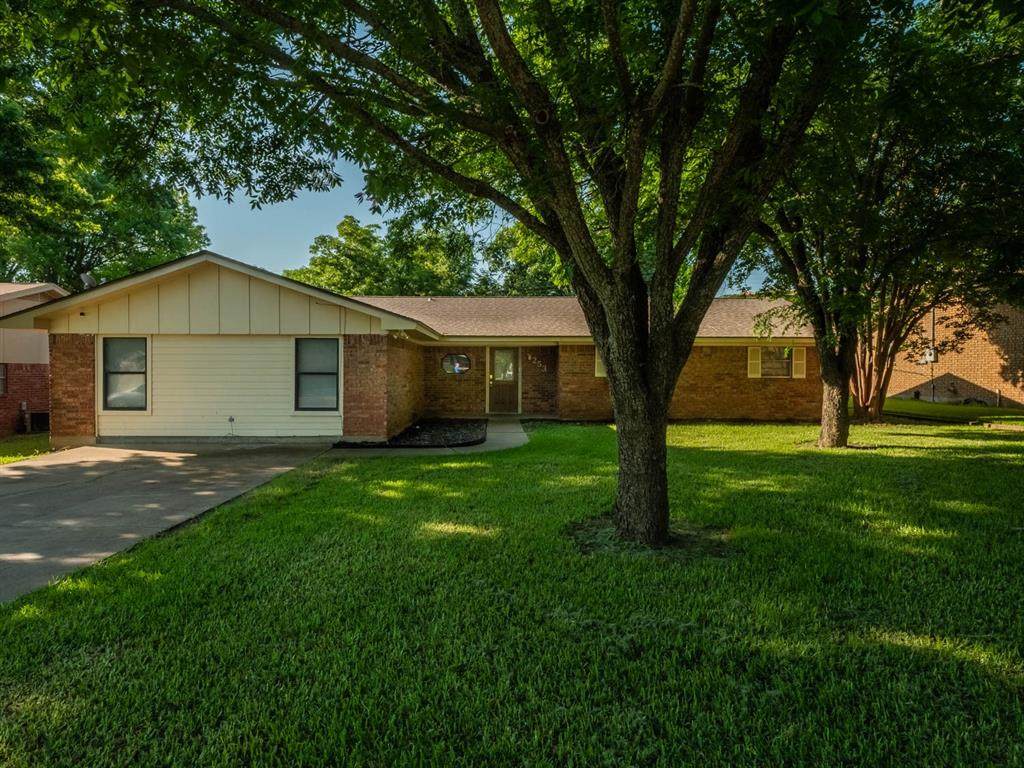 253 Davis Avenue - Photo 1