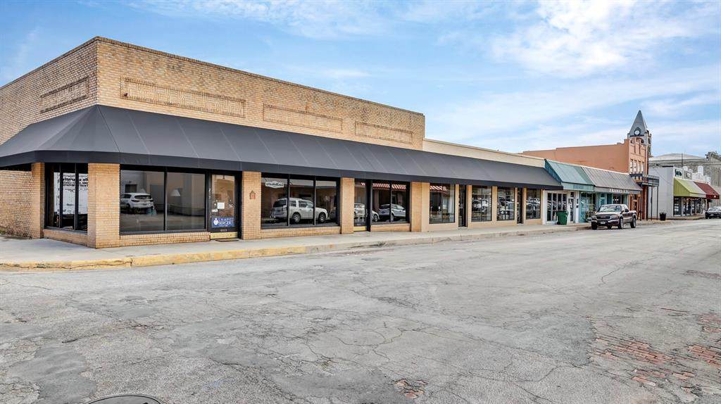 245,299 Belknap - Photo 1