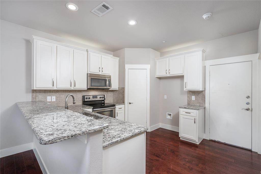 305 Kealy Avenue - Photo 1