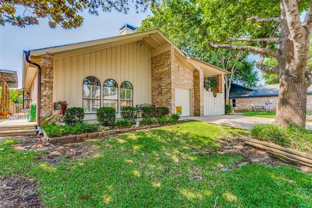 104 Ellen Drive - Photo 1