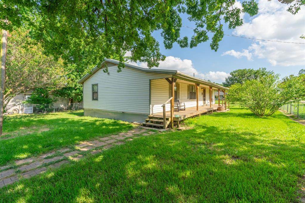 901 10th Street - Photo 1