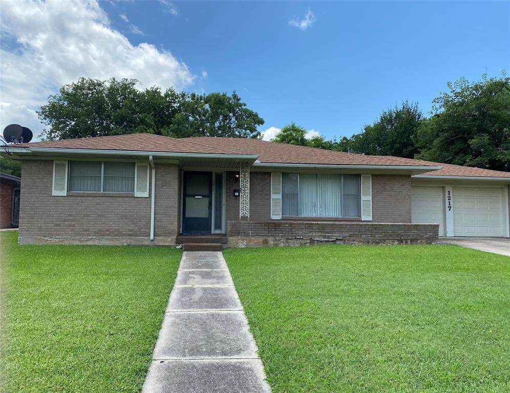 1217 Elmwood Street - Photo 1