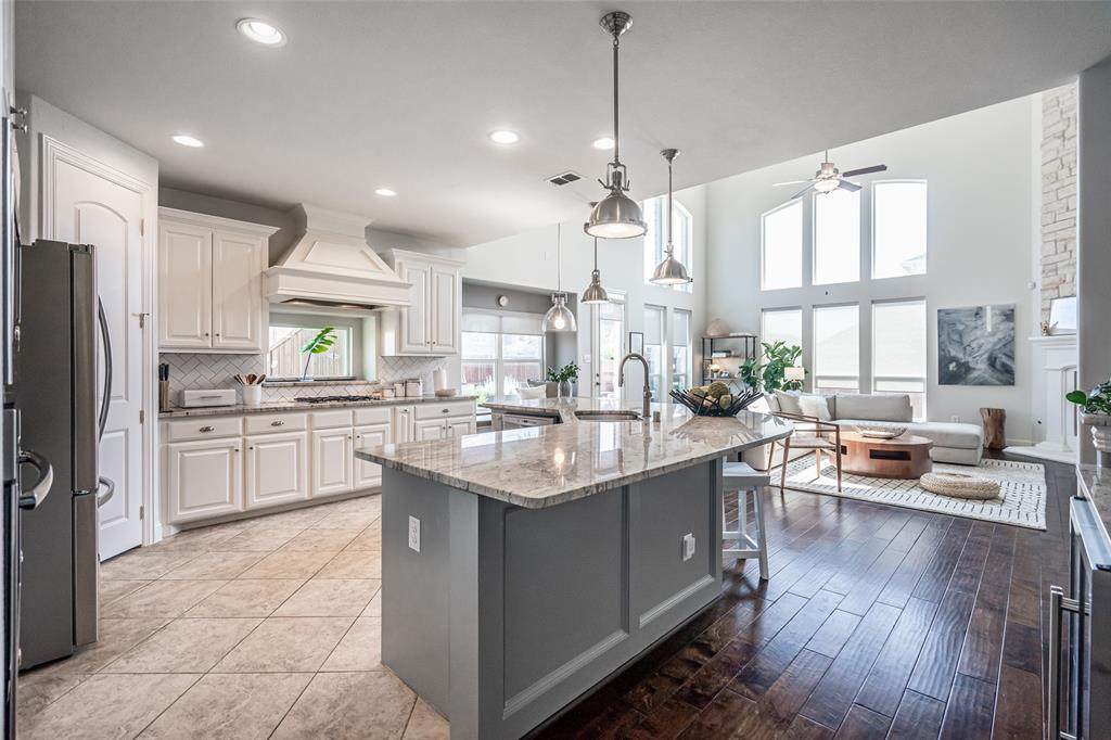 708 Jagged Way - Photo 1