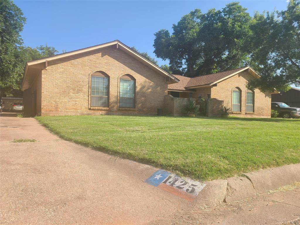 1425 Chateau Drive - Photo 1
