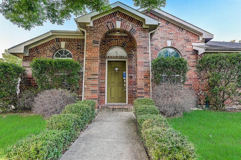 1009 Redwood Trail - Photo 1