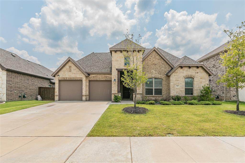 2803 Stoneleigh Drive - Photo 1