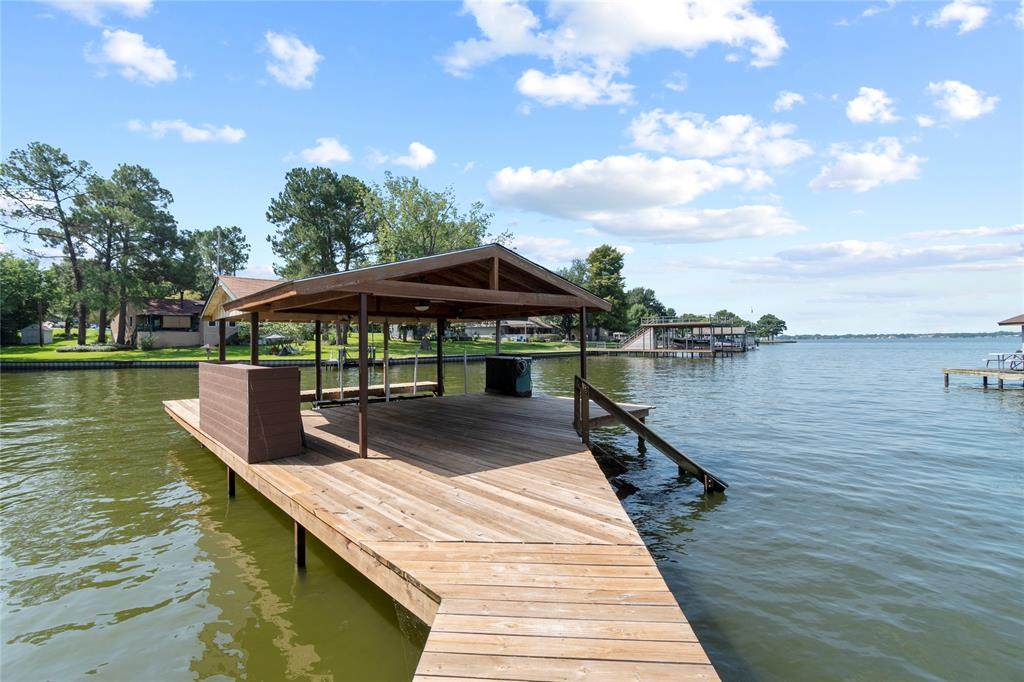 107 Camelot Drive - Photo 1