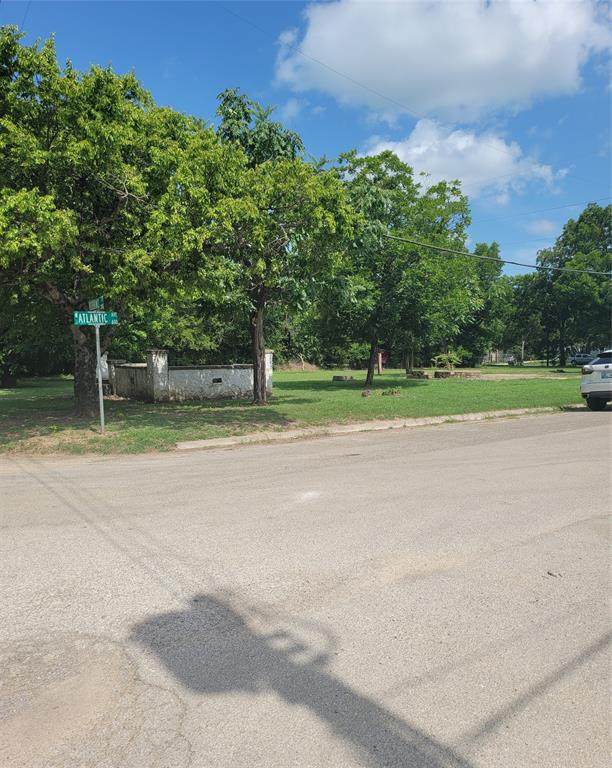 202 Robbins Street - Photo 1