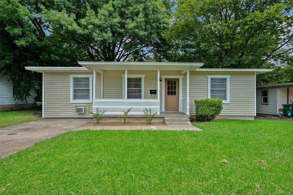 810 Woodleigh Drive - Photo 1