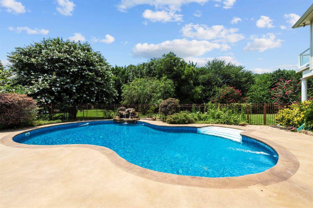 1104 Manor Way - Photo 1
